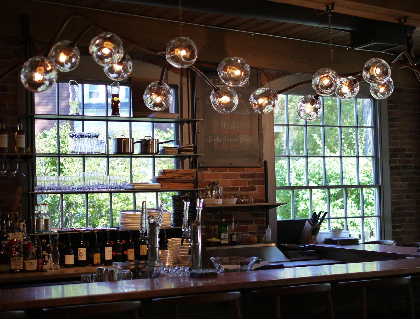 Simon Pearce Flagship Store Restaurant + Glassblowing